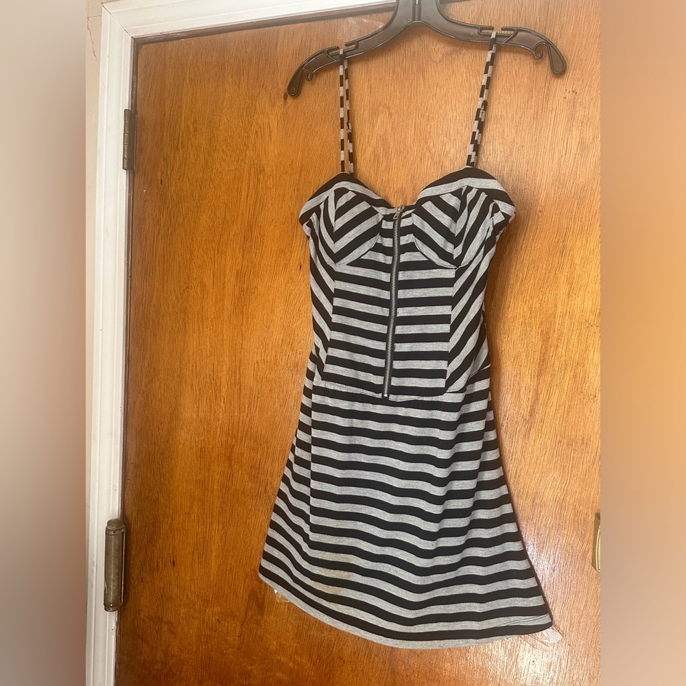 Licorice Summer Dress Sz M Spagetti Strap Striped Print Boho Style Zip Front